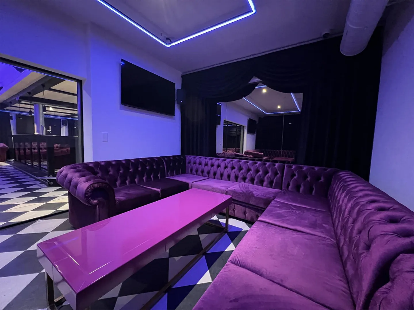 Bar opérationnelle avec équipements de pointe directement à la gare de Wil SG - Photo 9 sur 21