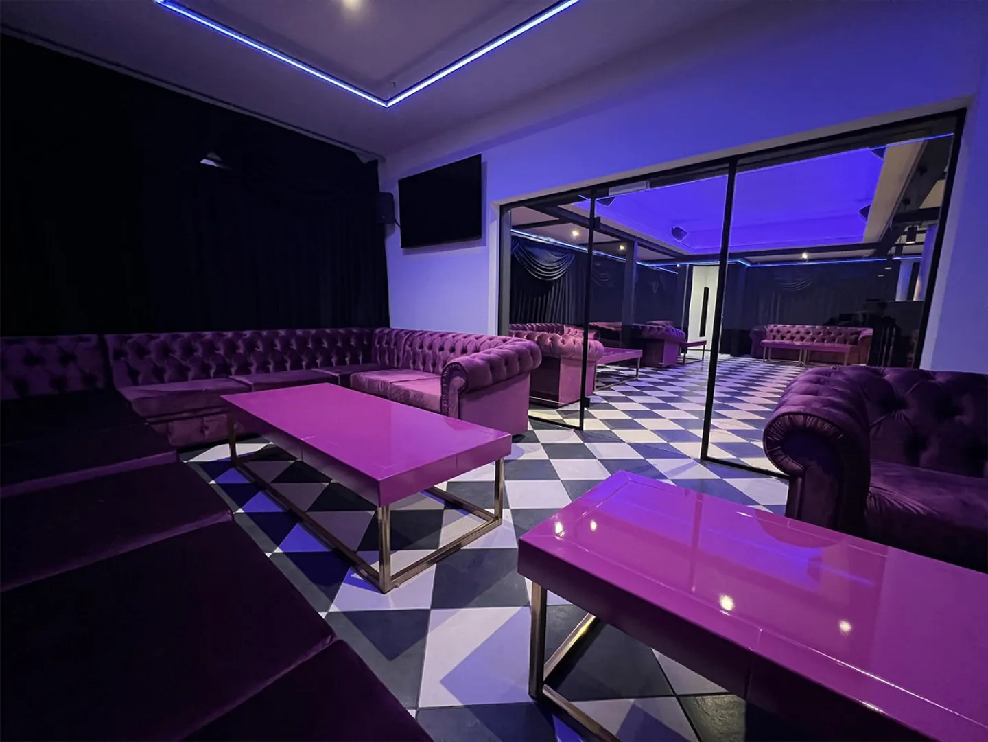 Bar opérationnelle avec équipements de pointe directement à la gare de Wil SG - Photo 10 sur 21