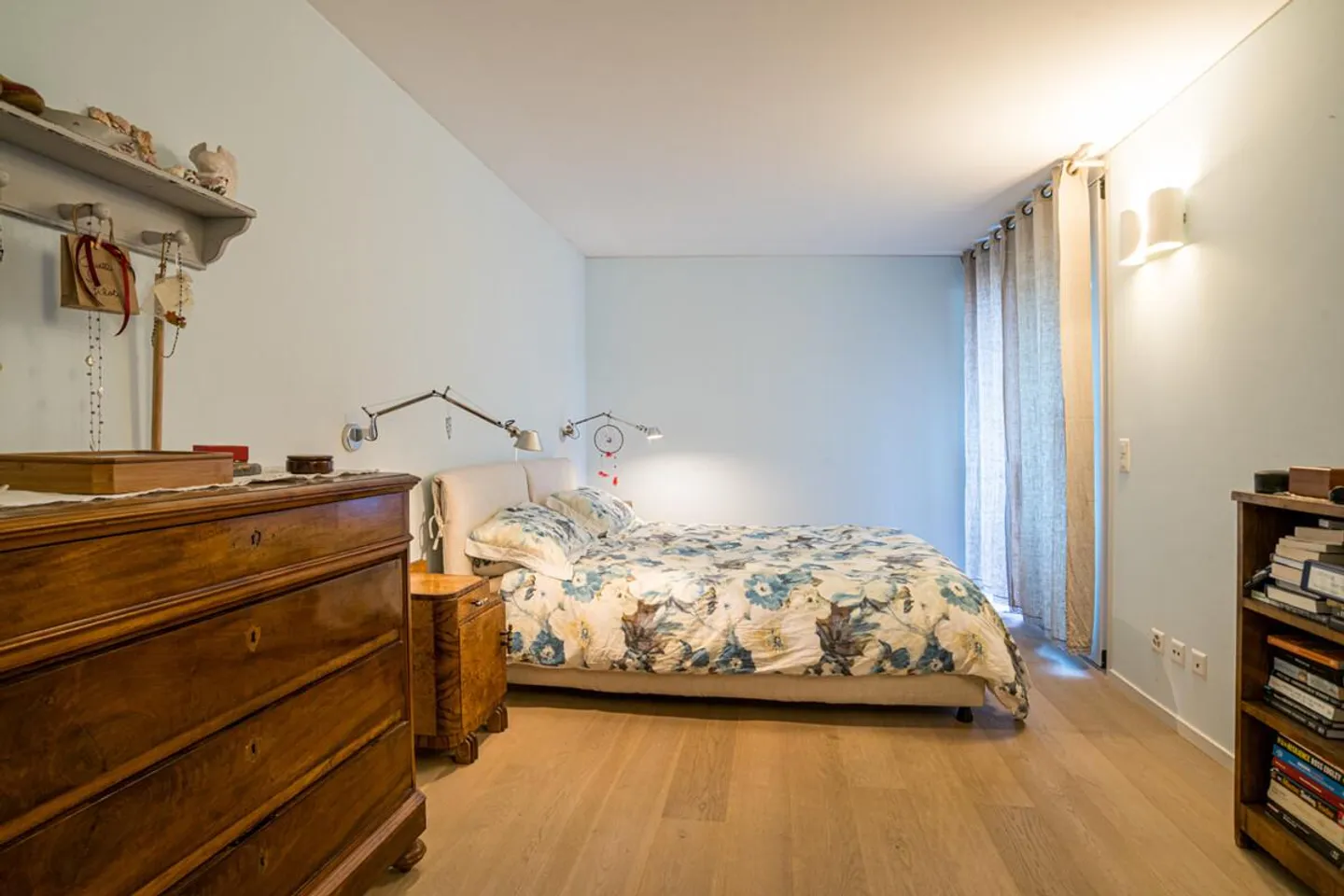 VACALLO – GERÄUMIGE ERDGESCHOSSWOHNUNG MIT GARTEN, ENTSTANDEN AUS DER VEREINIGUNG ZWEIER WOHNUNGEN - Foto 9 von 14