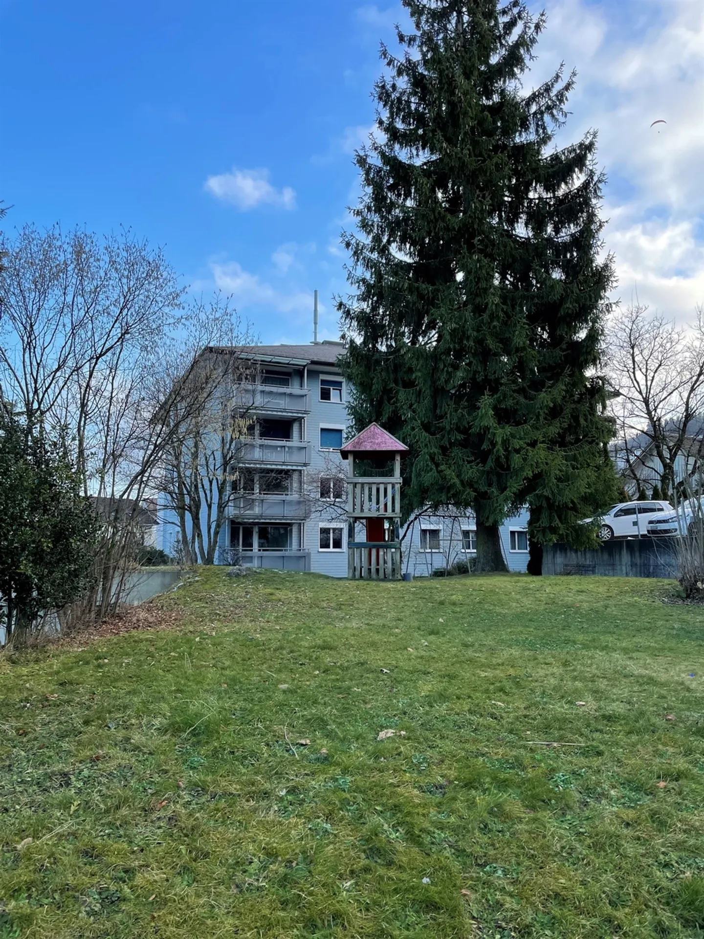 Outdoor parking space for rent - Photo 2 of 2