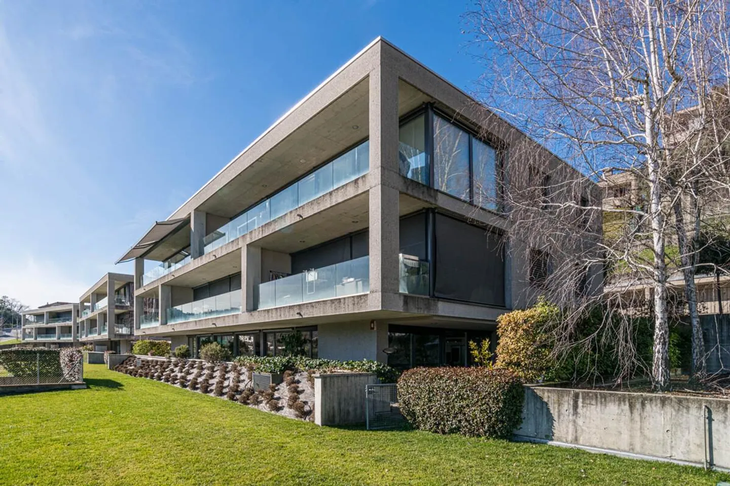 VACALLO – GERÄUMIGE ERDGESCHOSSWOHNUNG MIT GARTEN, ENTSTANDEN AUS DER VEREINIGUNG ZWEIER WOHNUNGEN - Foto 13 von 14