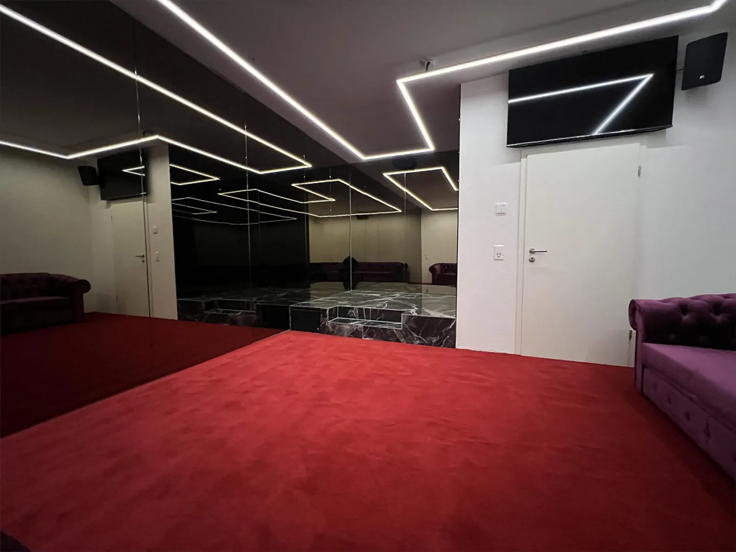 Bar opérationnelle avec équipements de pointe directement à la gare de Wil SG - Photo 11 sur 21