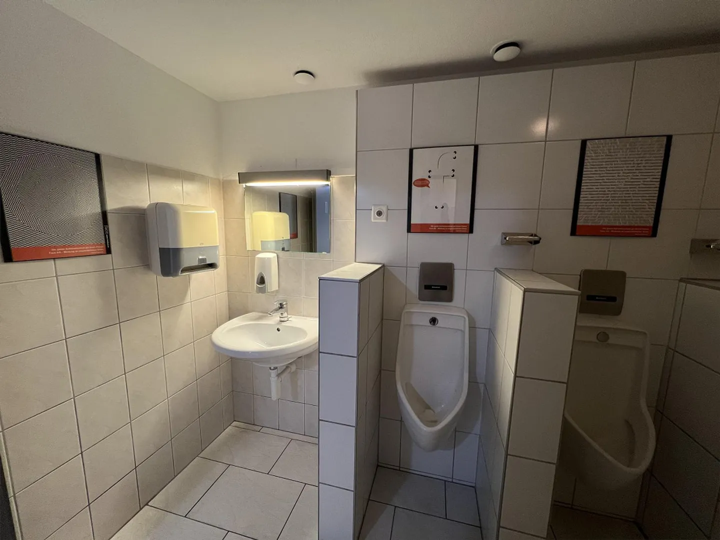 Bar opérationnelle avec équipements de pointe directement à la gare de Wil SG - Photo 15 sur 21