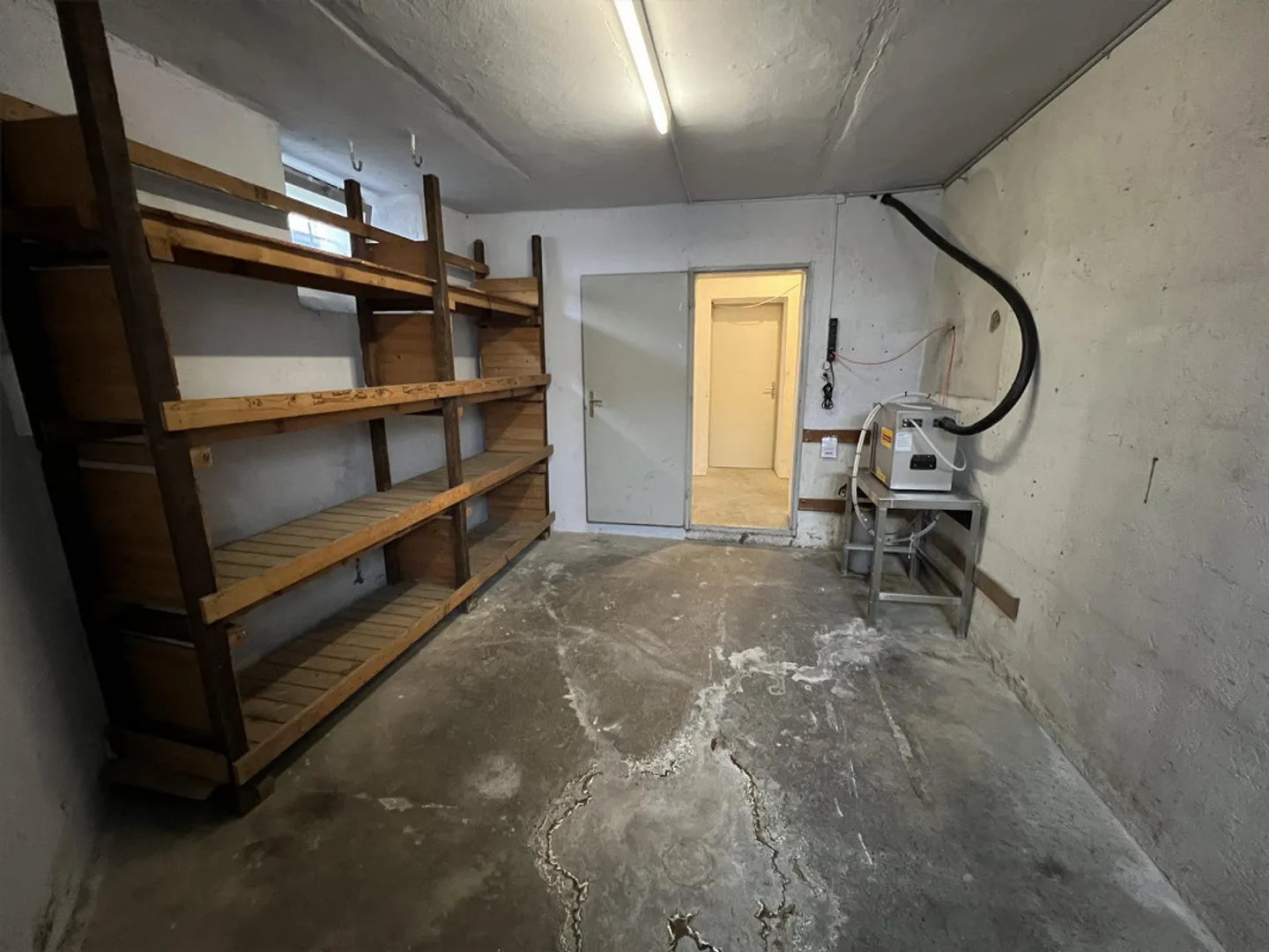 Bar opérationnelle avec équipements de pointe directement à la gare de Wil SG - Photo 19 sur 21