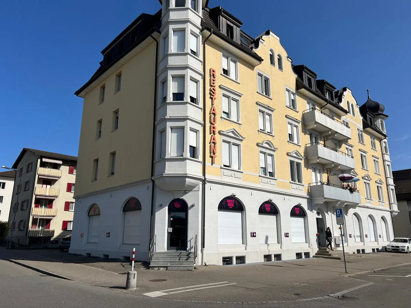 Bar opérationnelle avec équipements de pointe directement à la gare de Wil SG - Photo 21 sur 21