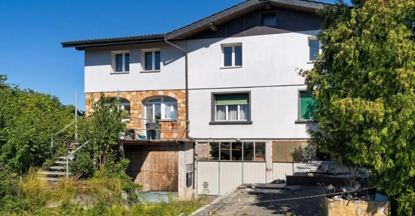 PAYERNE - sehr großes Haus komplett zu renovieren auf großem Grundstück in Wohngegend - Foto 1 von 7