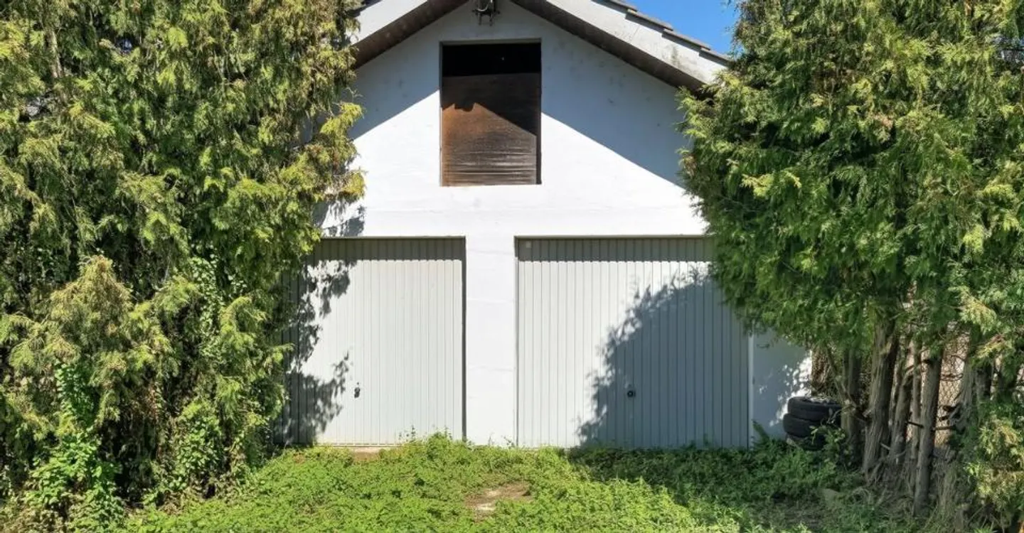 PAYERNE - sehr großes Haus komplett zu renovieren auf großem Grundstück in Wohngegend - Foto 5 von 7