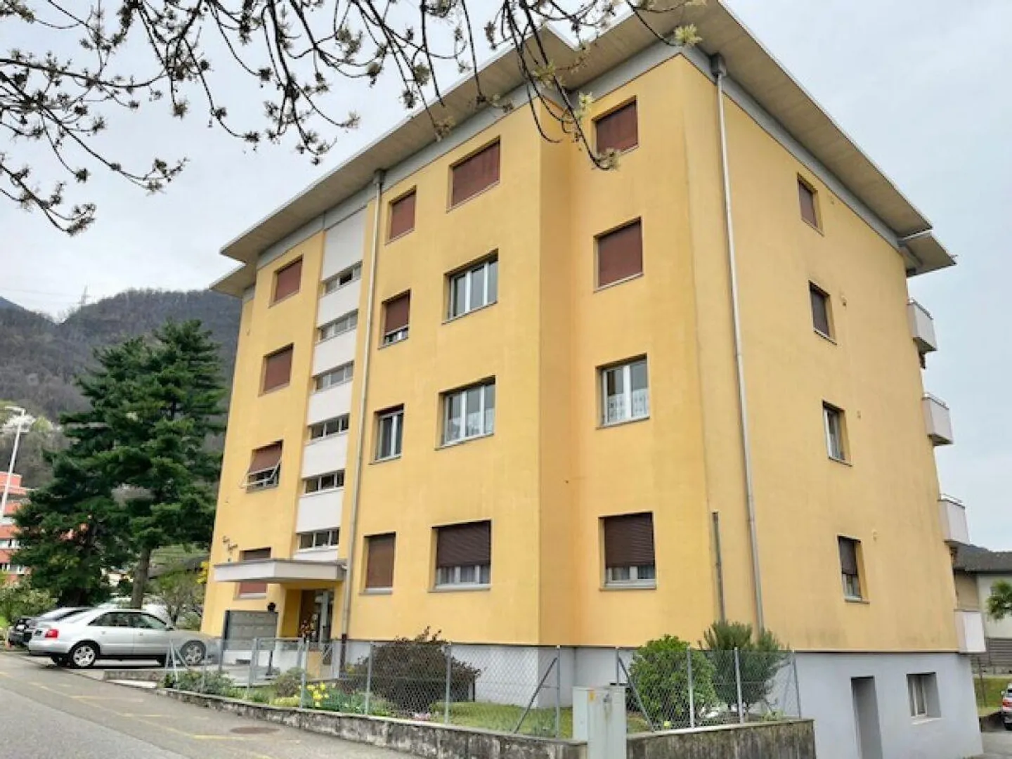 ZU VERKAUFEN IN QUARTINO - 4.5 ZIMMERWOHNUNG IM PARTERRE - Photo 3 sur 18