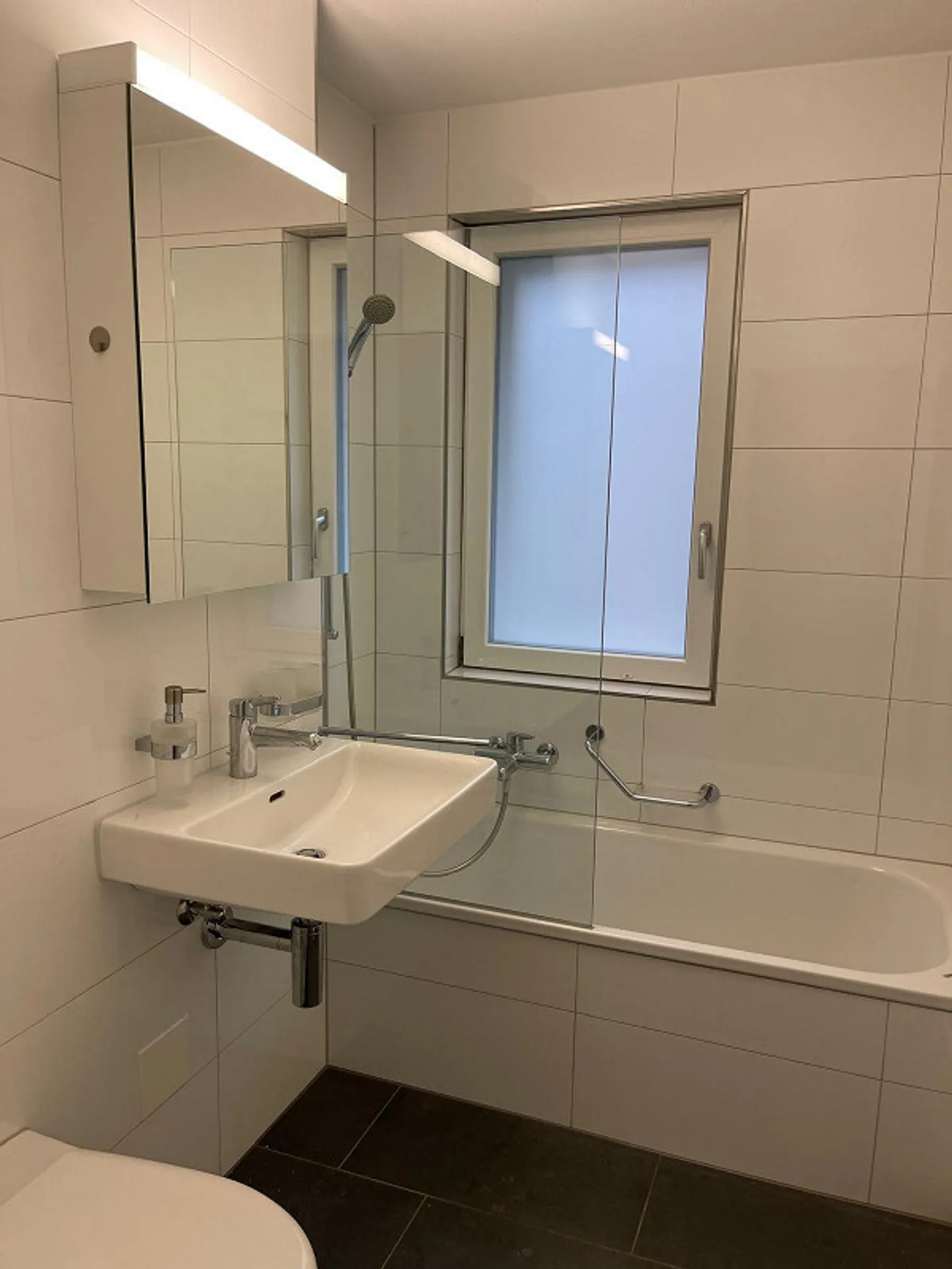 Appartamento moderno e tranquillo di 3,5 stanze con balcone nel quartiere di St. Otmar - Foto 3 di 12