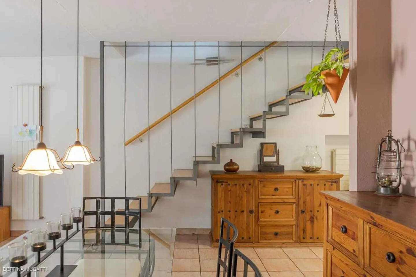 CAPOLAGO – TYPISCHES HAUS MIT KELLER: TRADITION UND ENTSPANNUNG - Foto 1 von 14