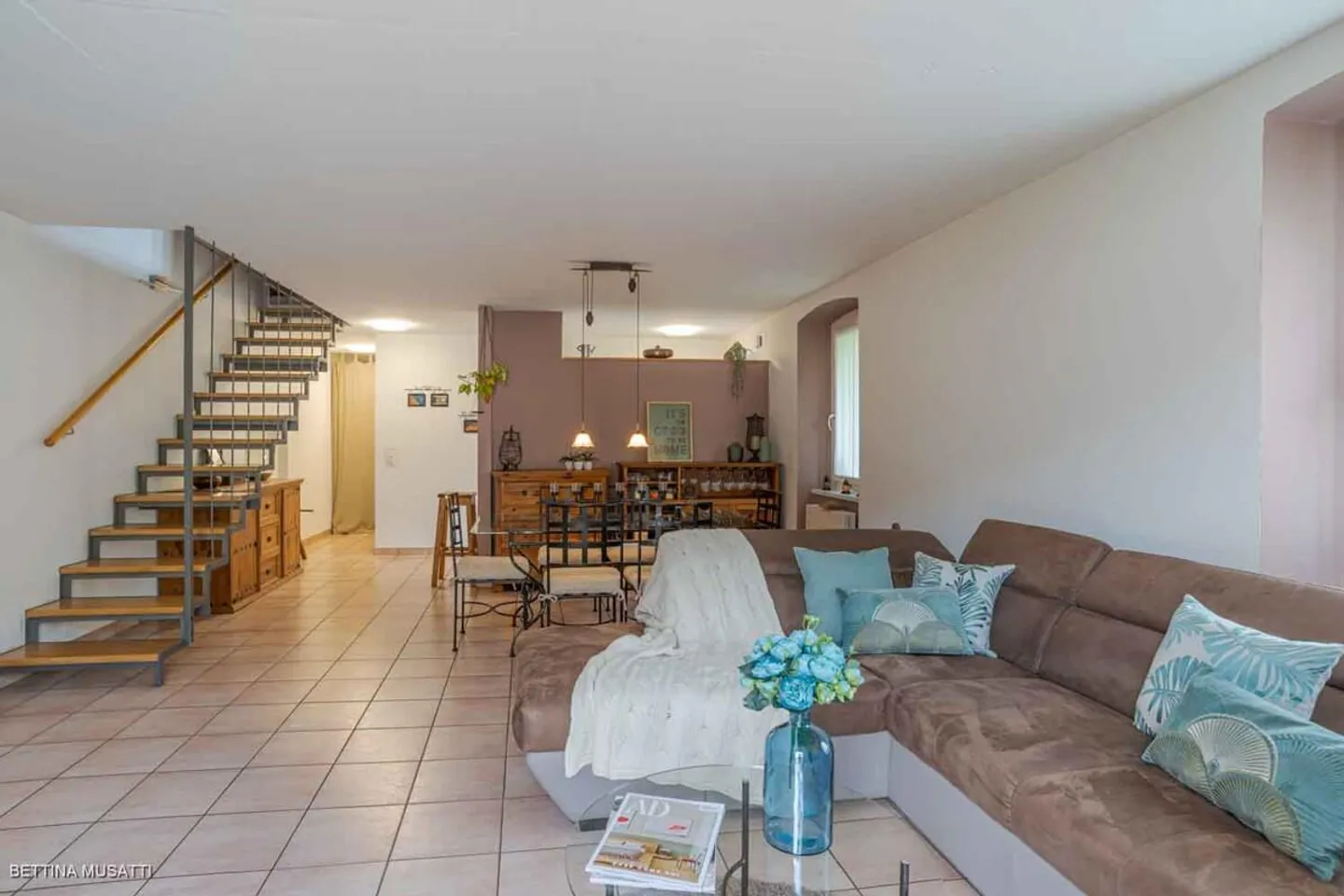 CAPOLAGO – TYPISCHES HAUS MIT KELLER: TRADITION UND ENTSPANNUNG - Foto 2 von 14