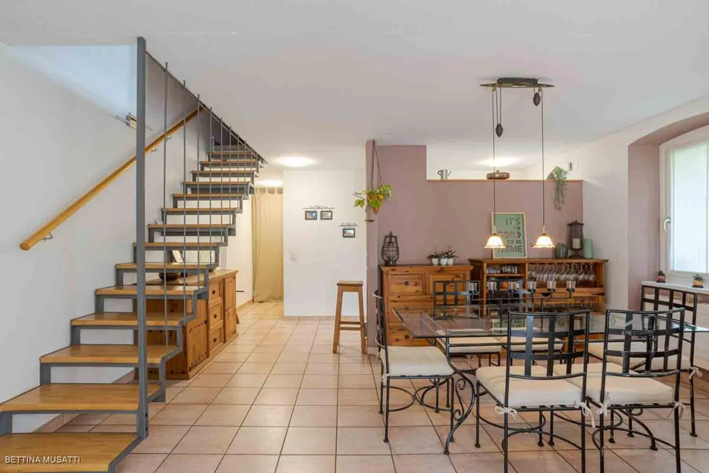 CAPOLAGO – TYPISCHES HAUS MIT KELLER: TRADITION UND ENTSPANNUNG - Foto 3 von 14