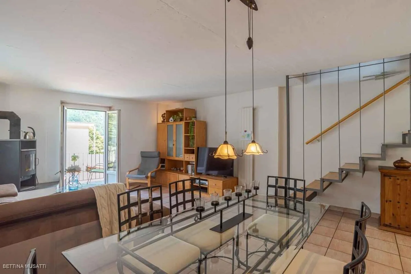 CAPOLAGO – TYPISCHES HAUS MIT KELLER: TRADITION UND ENTSPANNUNG - Foto 4 von 14