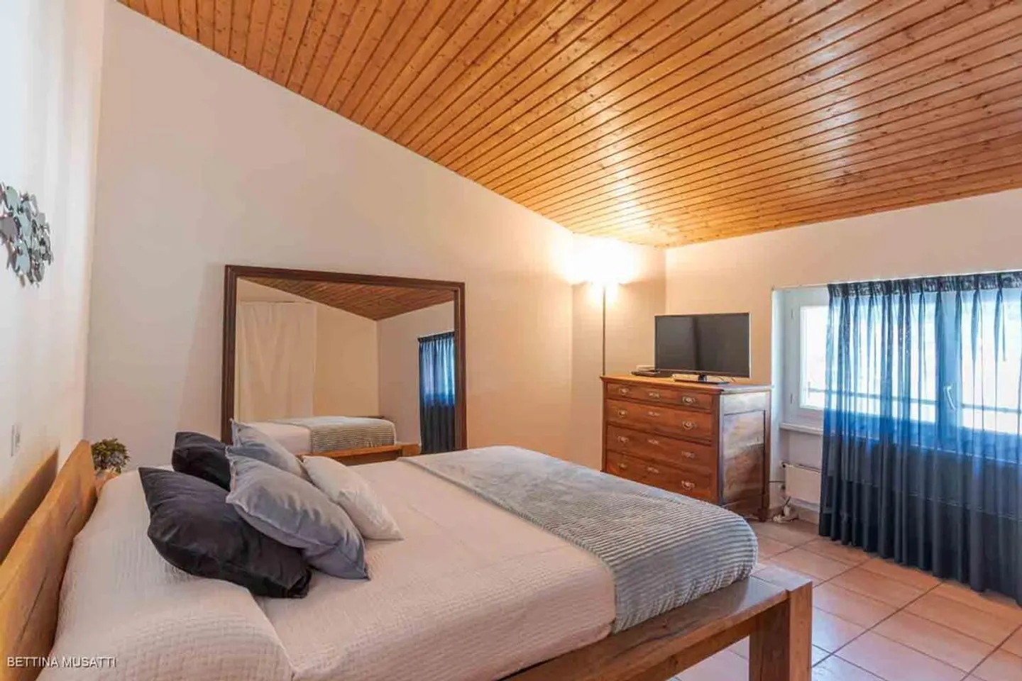 CAPOLAGO – TYPISCHES HAUS MIT KELLER: TRADITION UND ENTSPANNUNG - Foto 7 von 14