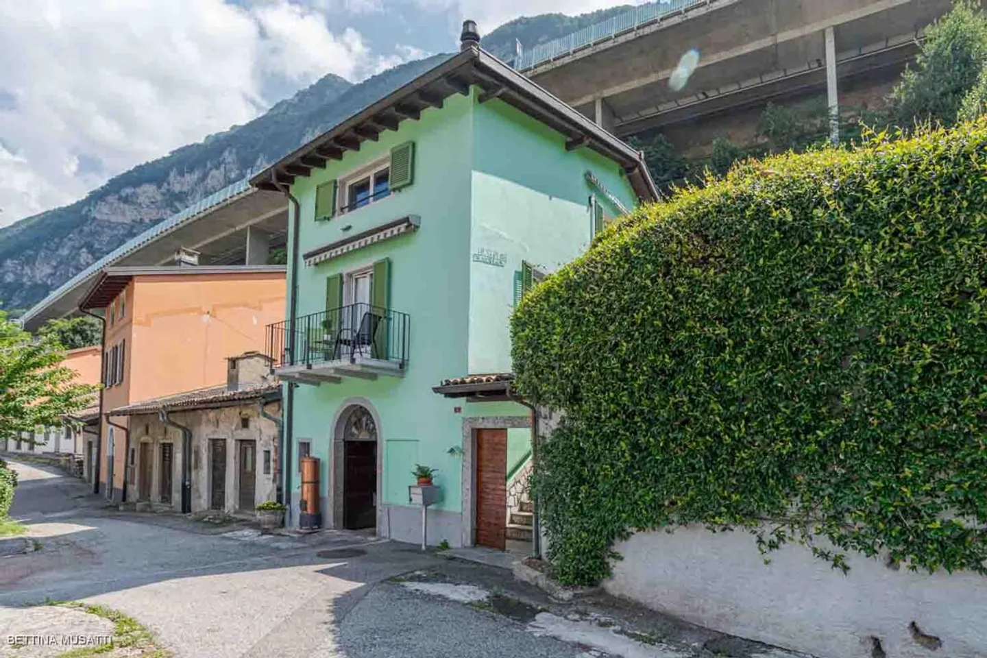 CAPOLAGO – TYPISCHES HAUS MIT KELLER: TRADITION UND ENTSPANNUNG - Foto 12 von 14