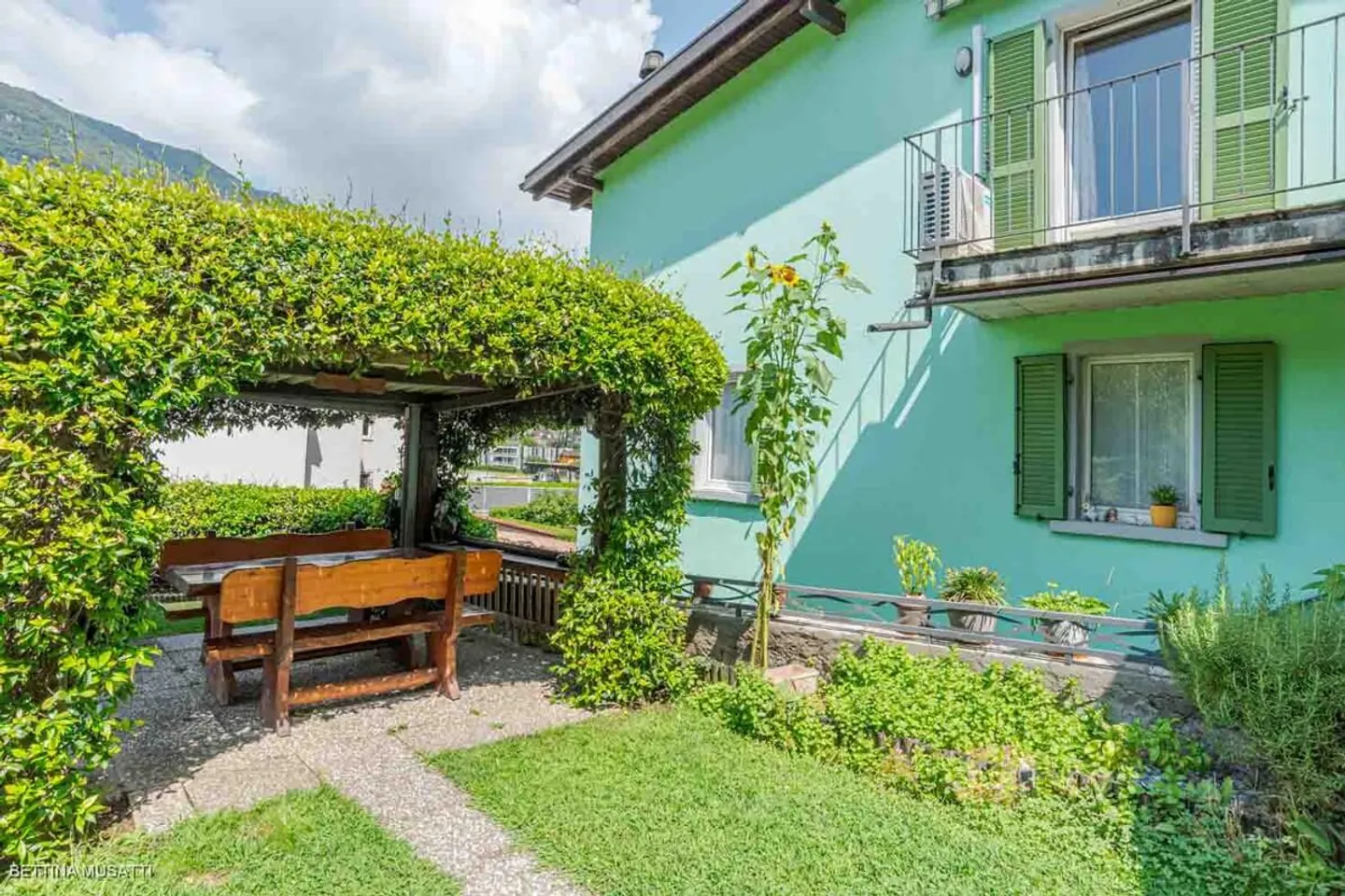 CAPOLAGO – TYPISCHES HAUS MIT KELLER: TRADITION UND ENTSPANNUNG - Foto 9 von 14