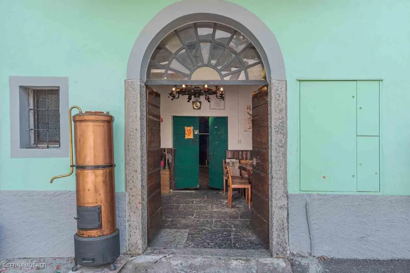 CAPOLAGO – TYPISCHES HAUS MIT KELLER: TRADITION UND ENTSPANNUNG - Foto 10 von 14