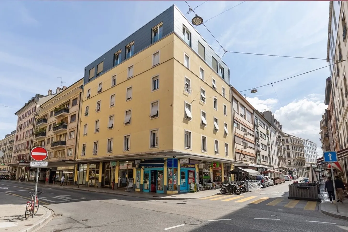 Spacious and bright magnificent penthouse close to Lake Geneva - Photo 1 of 11