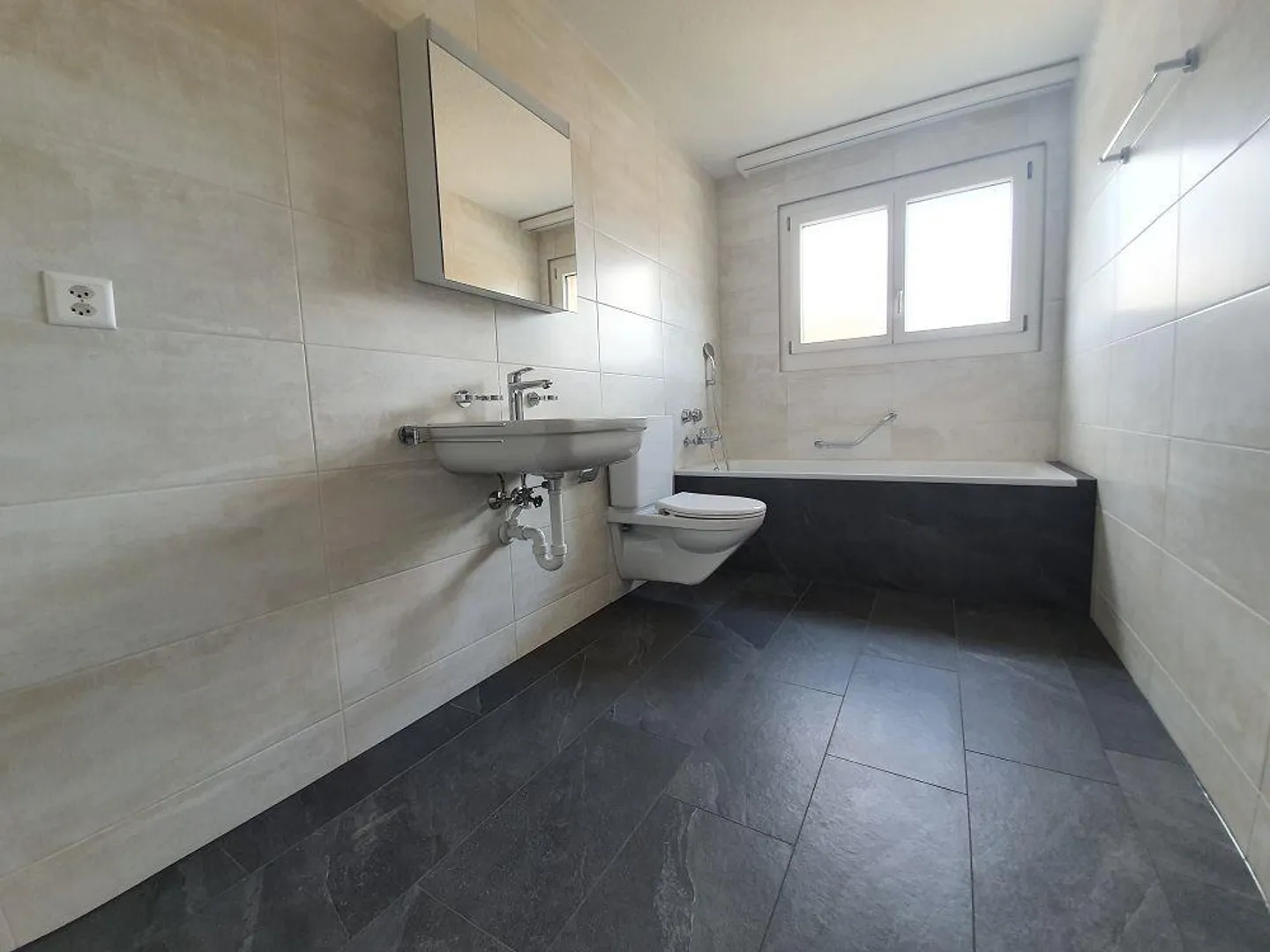Moderne und grosszügige Wohnung im Herzen von Neuhausen - Foto 7 von 10