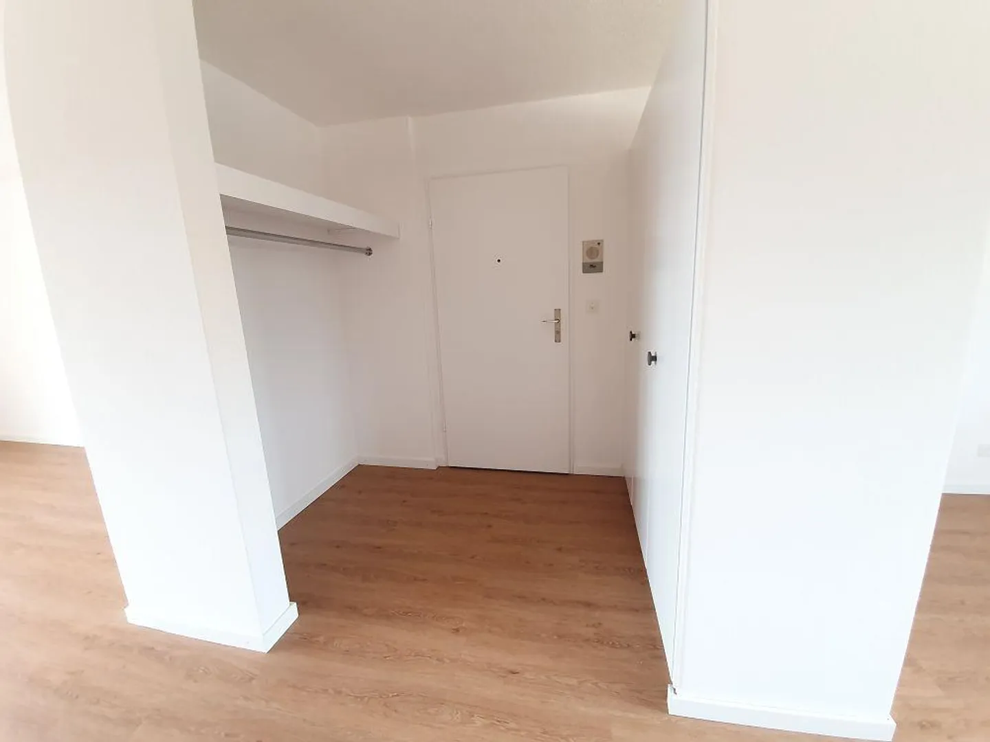 Moderne und grosszügige Wohnung im Herzen von Neuhausen - Foto 9 von 10
