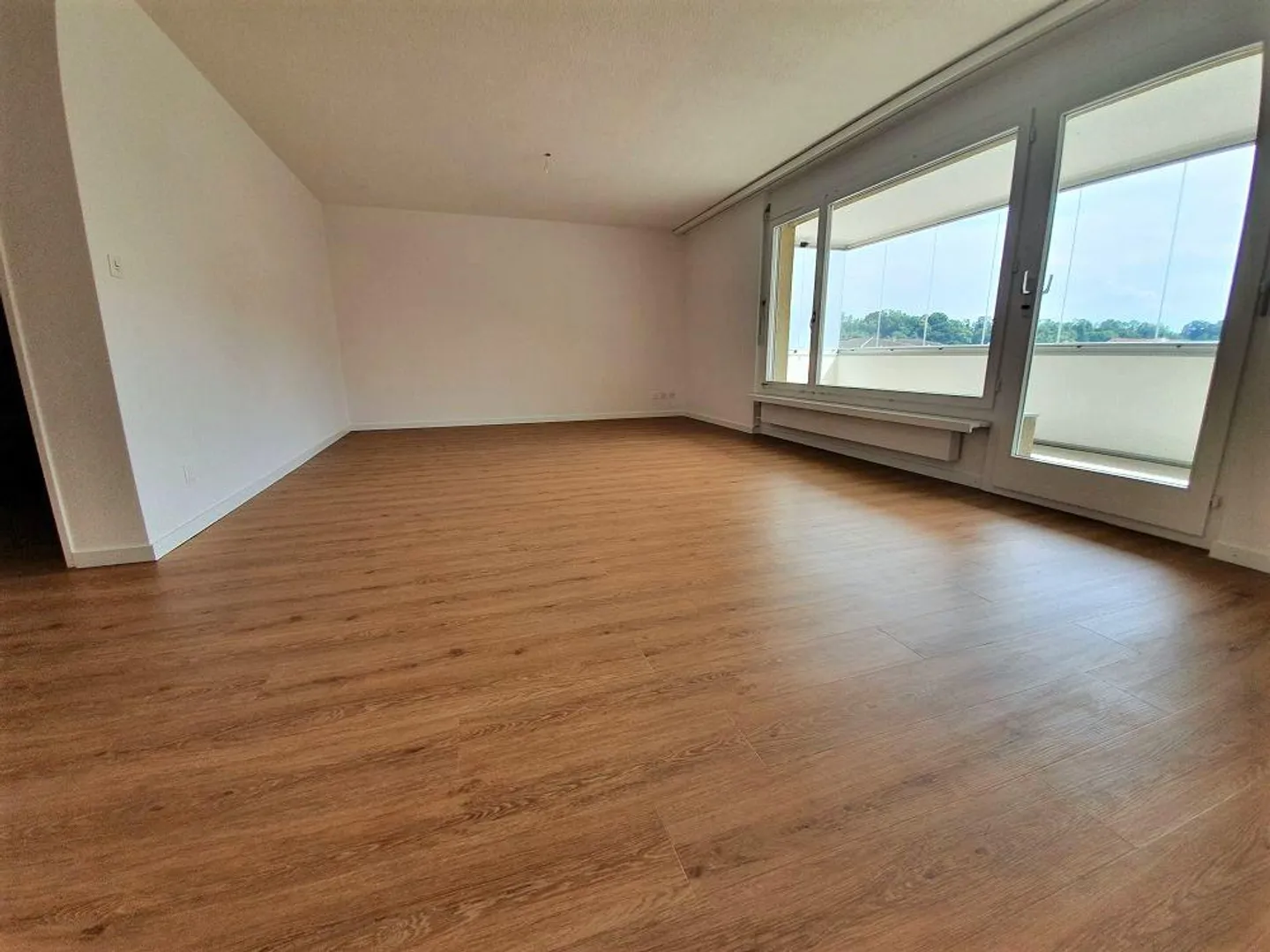 Moderne und grosszügige Wohnung im Herzen von Neuhausen - Foto 4 von 10