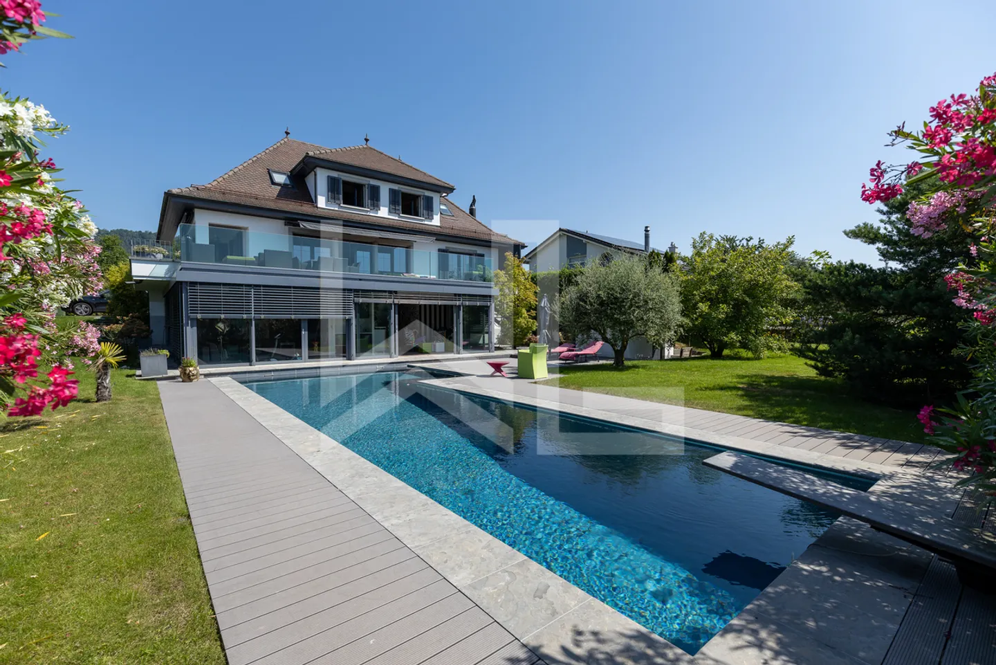 Villa con vista lago, vicino al centro di Rolle - Foto 1 di 28