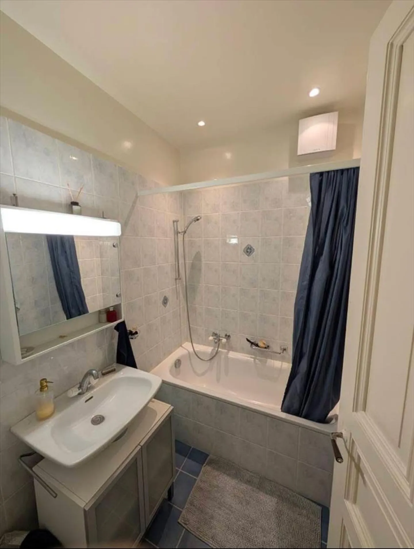 Angenehme helle Wohnung, sehr gut gelegen in einem begehrten Viertel - Foto 3 von 7