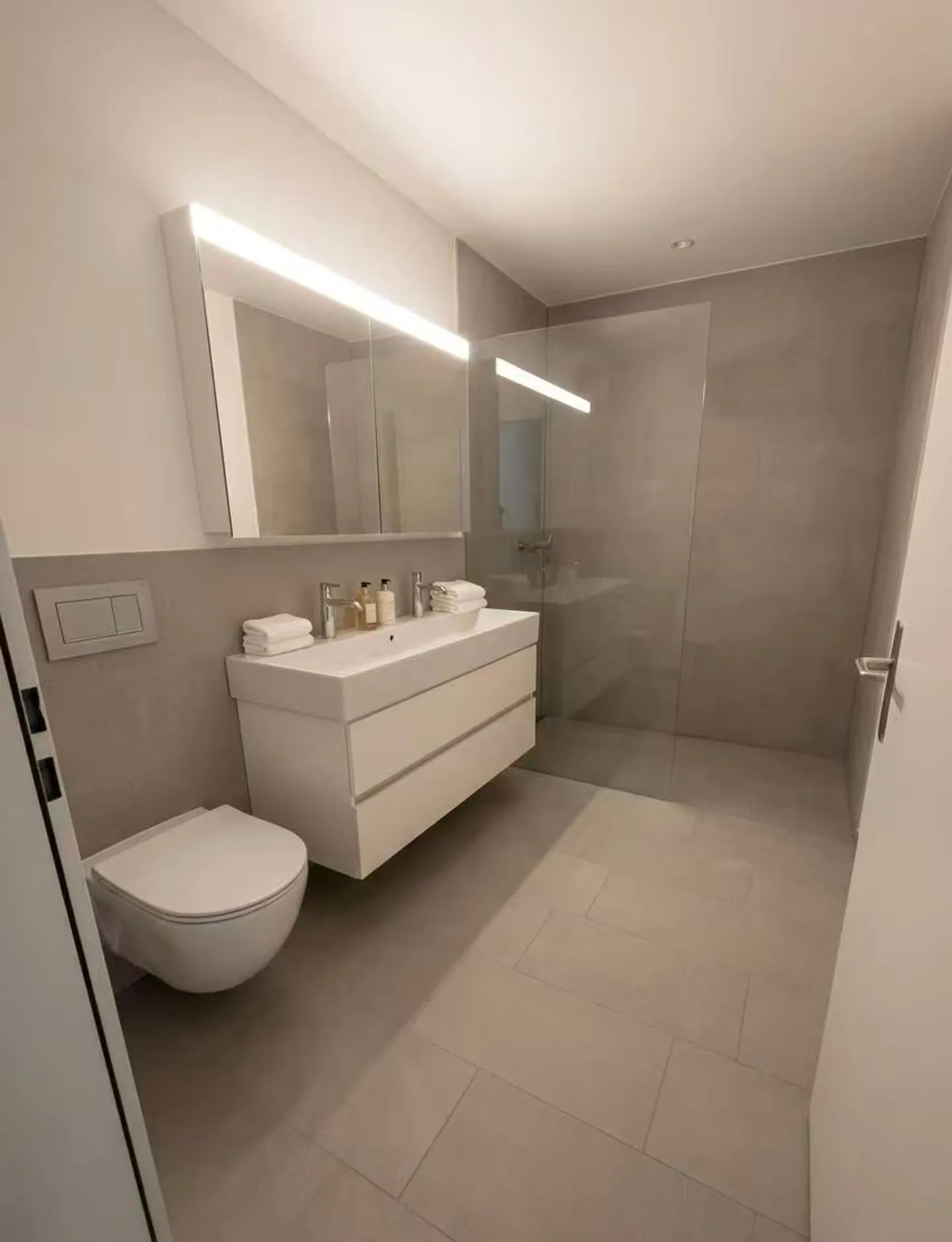 Moderne 3.5-Zimmer-Wohnung in Zürich - Foto 8 von 13