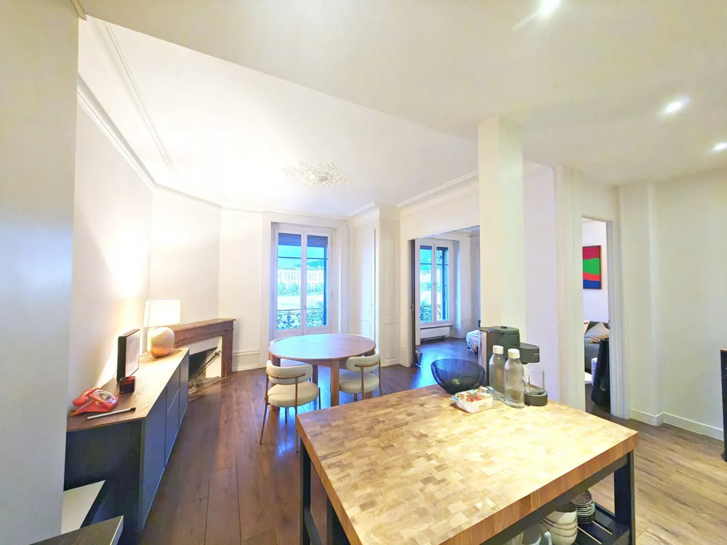 Charming Apartment in Plainpalais - Photo 1 of 7