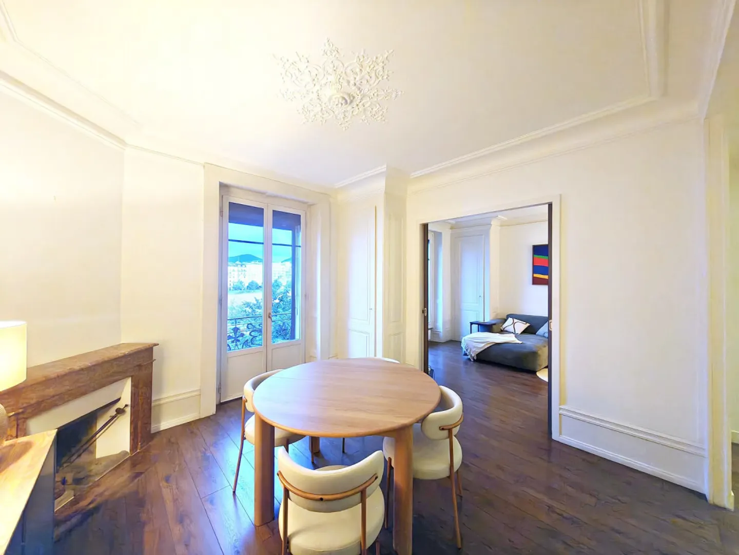 Charming Apartment in Plainpalais - Photo 3 of 7