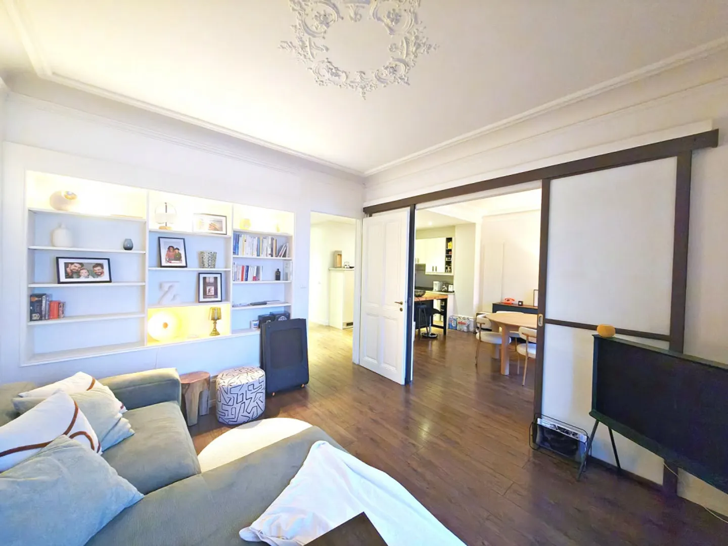 Charming Apartment in Plainpalais - Photo 4 of 7