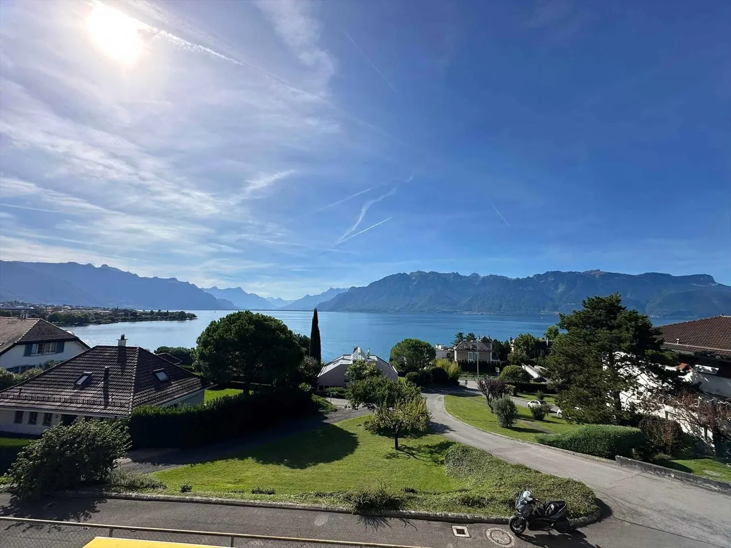 Appartamento luminoso di 4,5 locali con vista sul lago e sulle montagne - Foto 2 di 12