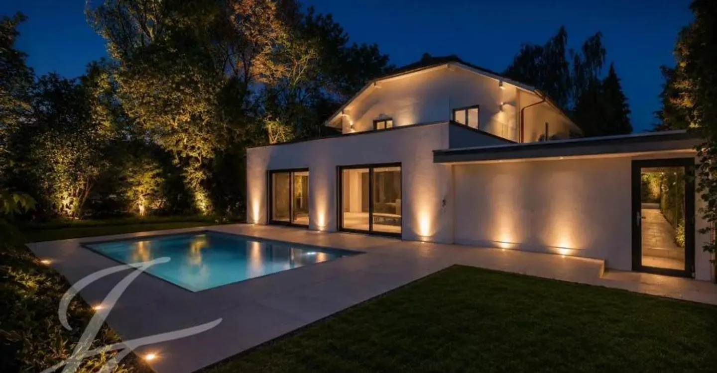 Nur wenige Schritte von den Ufern des Sees: Renovierte Villa mit Pool - Foto 2 von 13