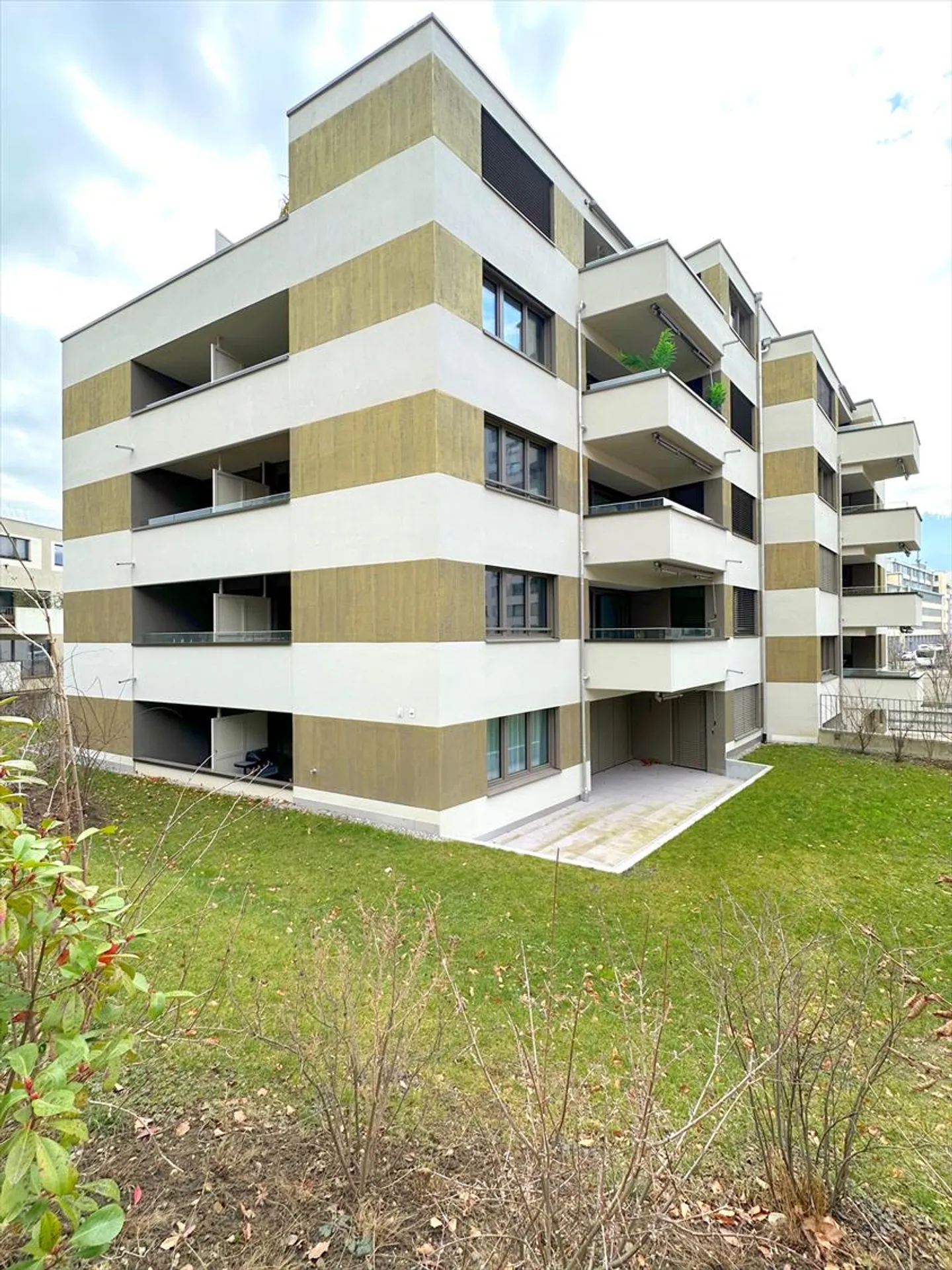 Free Motorcycle Parking Space in Binz - Photo 2 of 2