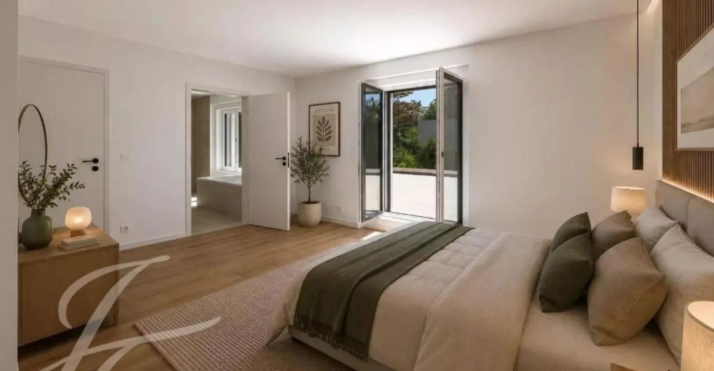 Nur wenige Schritte von den Ufern des Sees: Renovierte Villa mit Pool - Foto 8 von 13
