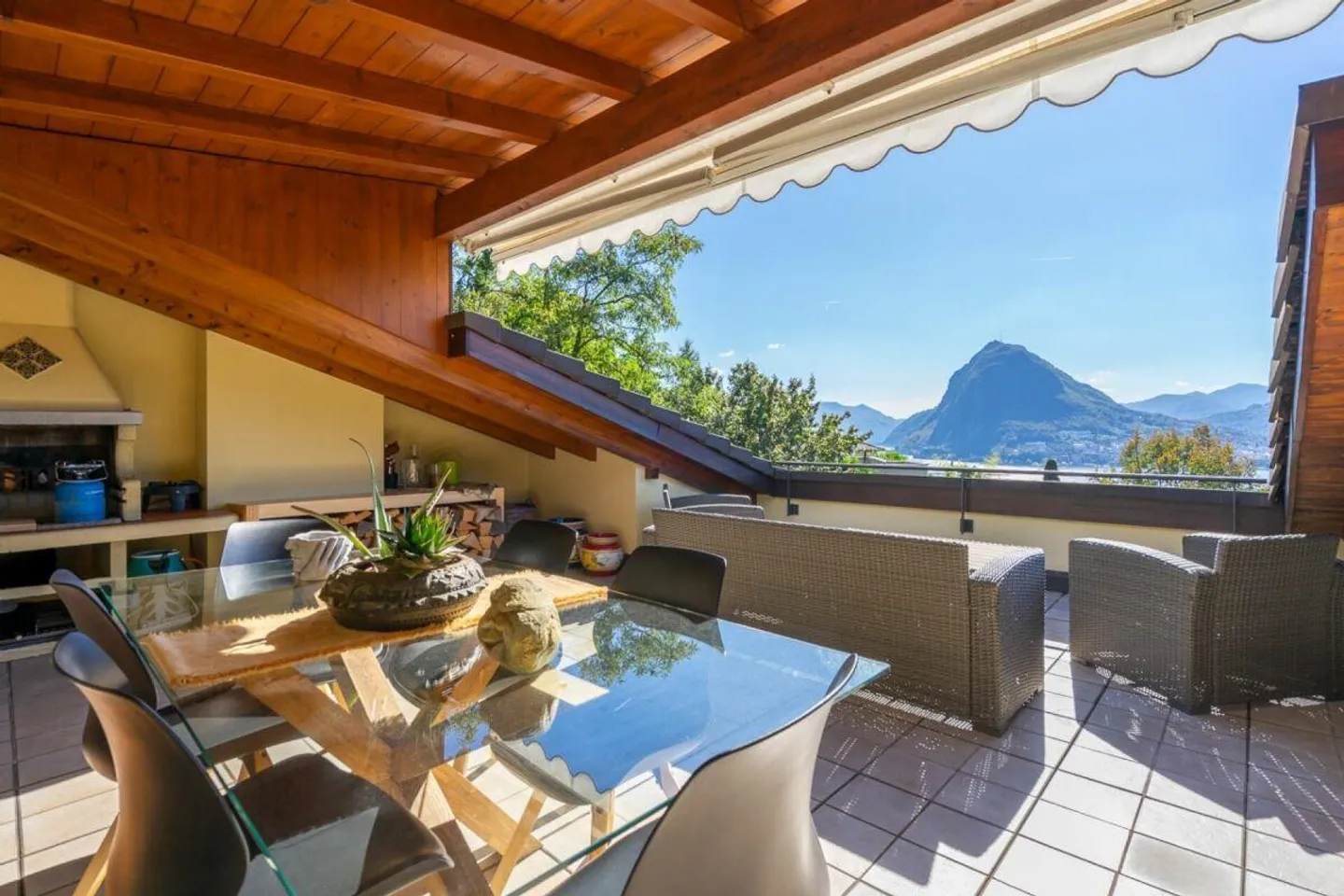 RUVIGLIANA - APPARTEMENT PENTHOUSE 4.5 CHAMBRES AVEC VUE SUR LE LAC ET JARDIN PRIVÉ - Photo 3 sur 13
