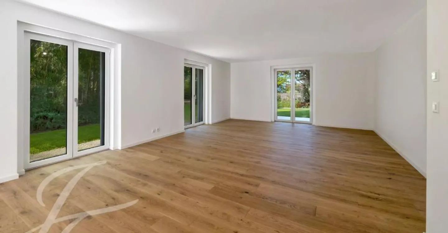 Nur wenige Schritte von den Ufern des Sees: Renovierte Villa mit Pool - Foto 9 von 13