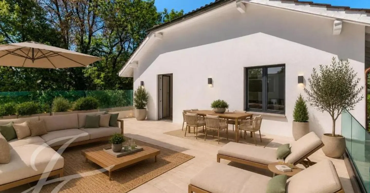 Nur wenige Schritte von den Ufern des Sees: Renovierte Villa mit Pool - Foto 11 von 13