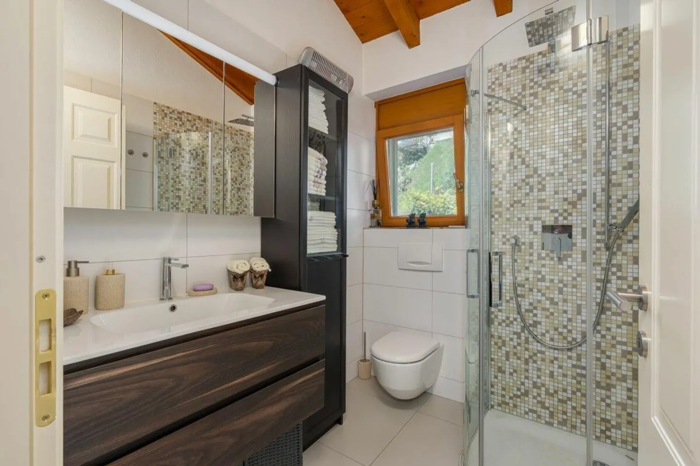 RUVIGLIANA - APPARTEMENT PENTHOUSE 4.5 CHAMBRES AVEC VUE SUR LE LAC ET JARDIN PRIVÉ - Photo 12 sur 13