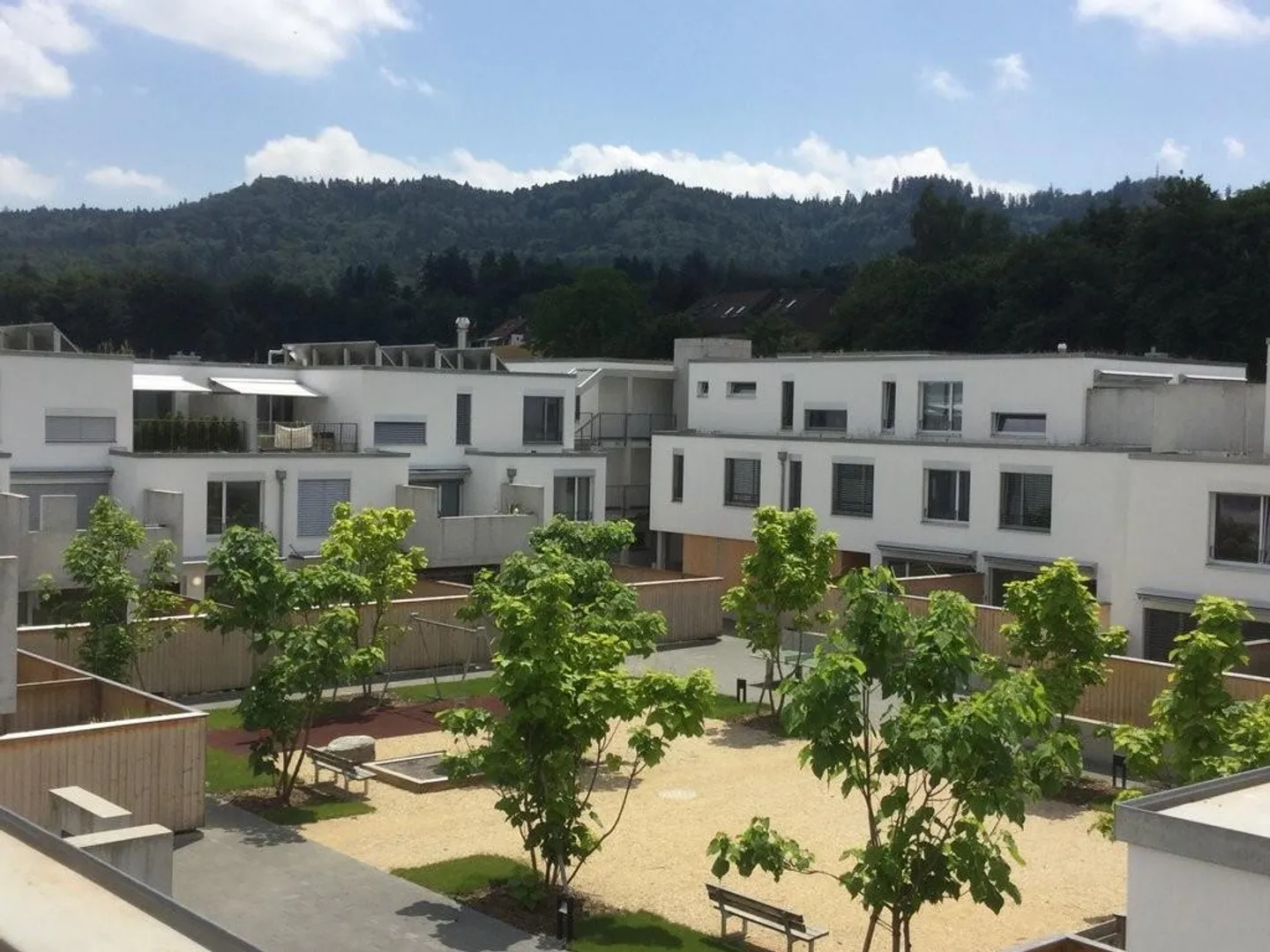 Living happiness at first sight - Photo 1 of 7