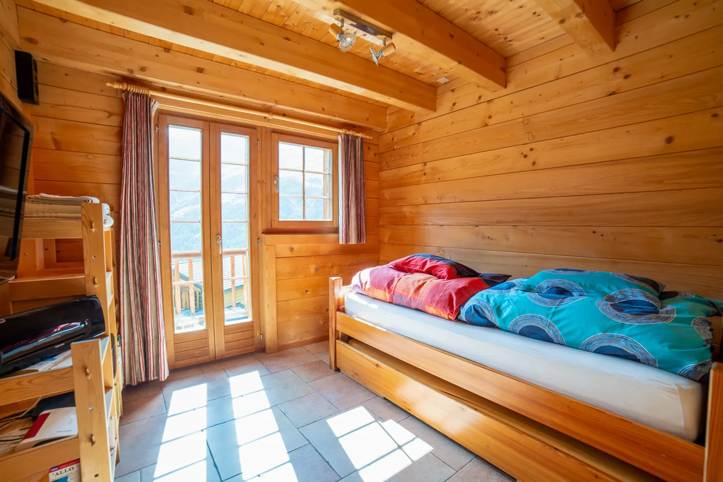 Chalet 6.5 rooms in a preserved alpine setting - Photo 2 of 15