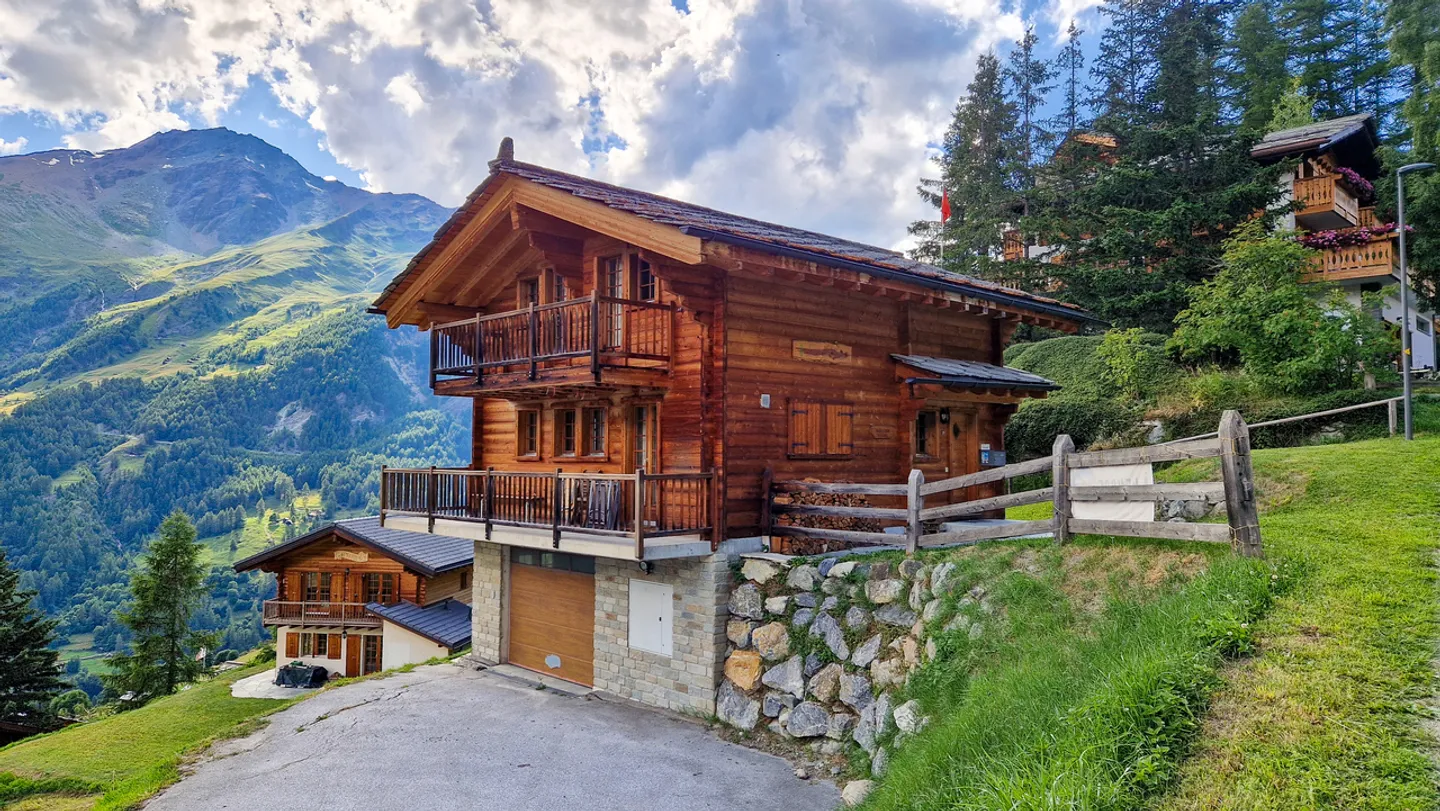 Chalet 6.5 rooms in a preserved alpine setting - Photo 1 of 15
