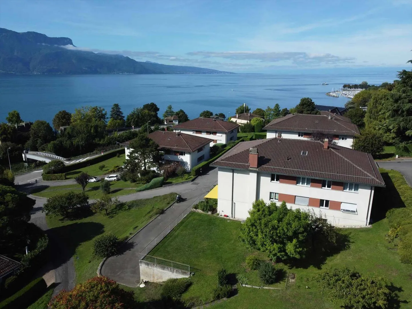 Appartamento luminoso di 4,5 locali con vista sul lago e sulle montagne - Foto 11 di 12