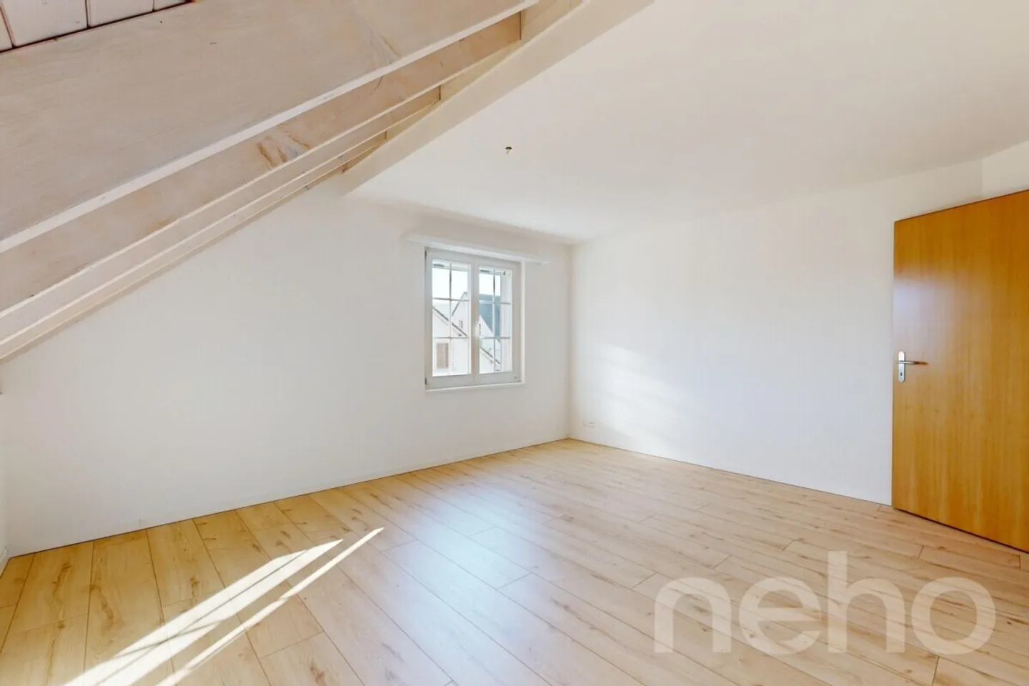 Maisonette attica elegante di 4,5 stanze con charme e comfort - Foto 5 di 12