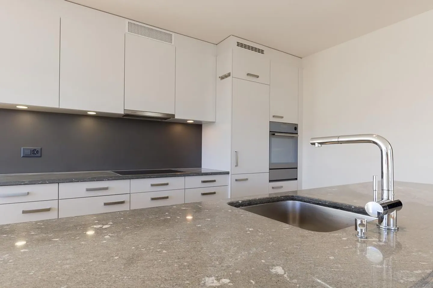 Exclusive penthouse apartment with two terraces - Photo 2 of 12