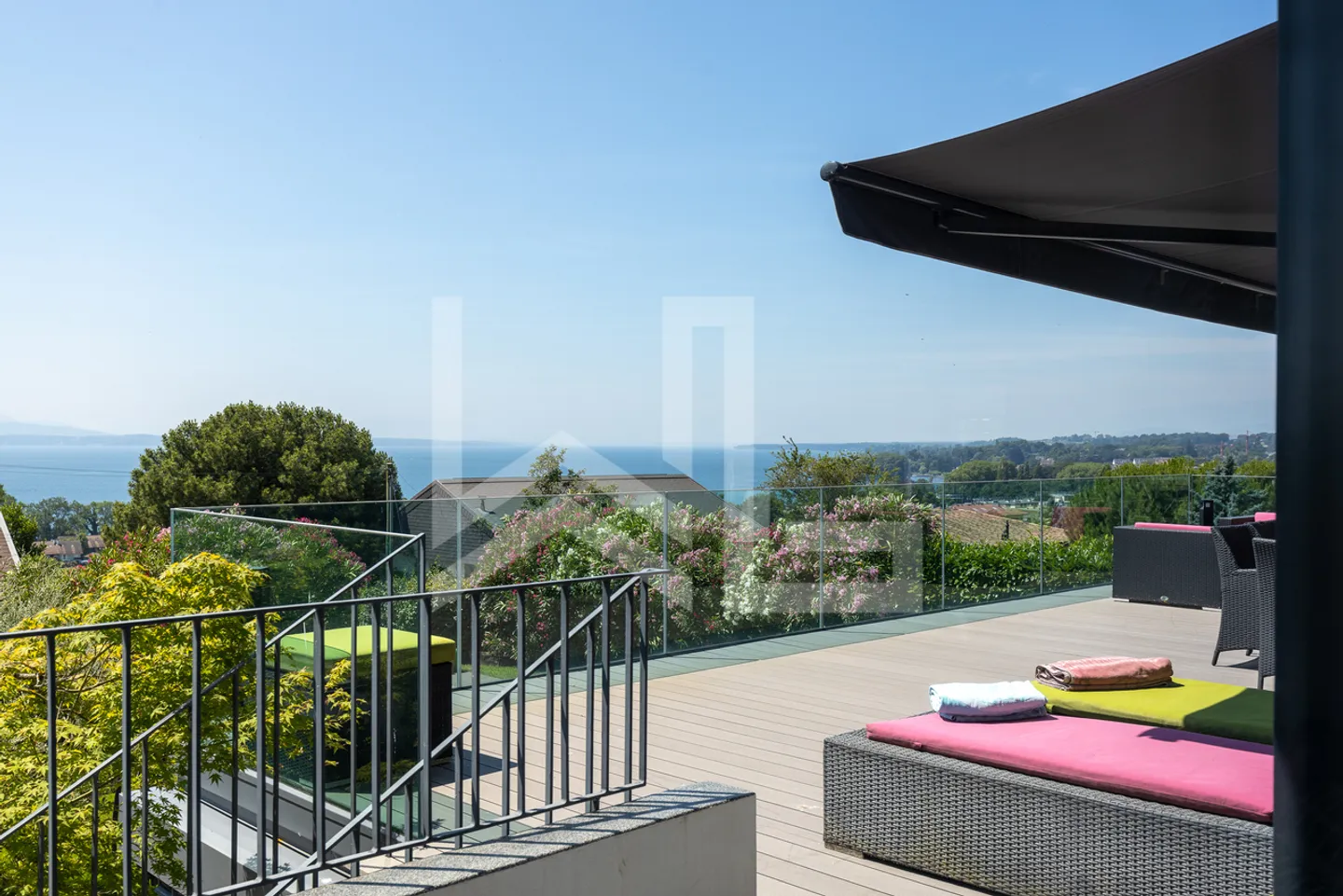 Villa con vista lago, vicino al centro di Rolle - Foto 2 di 28