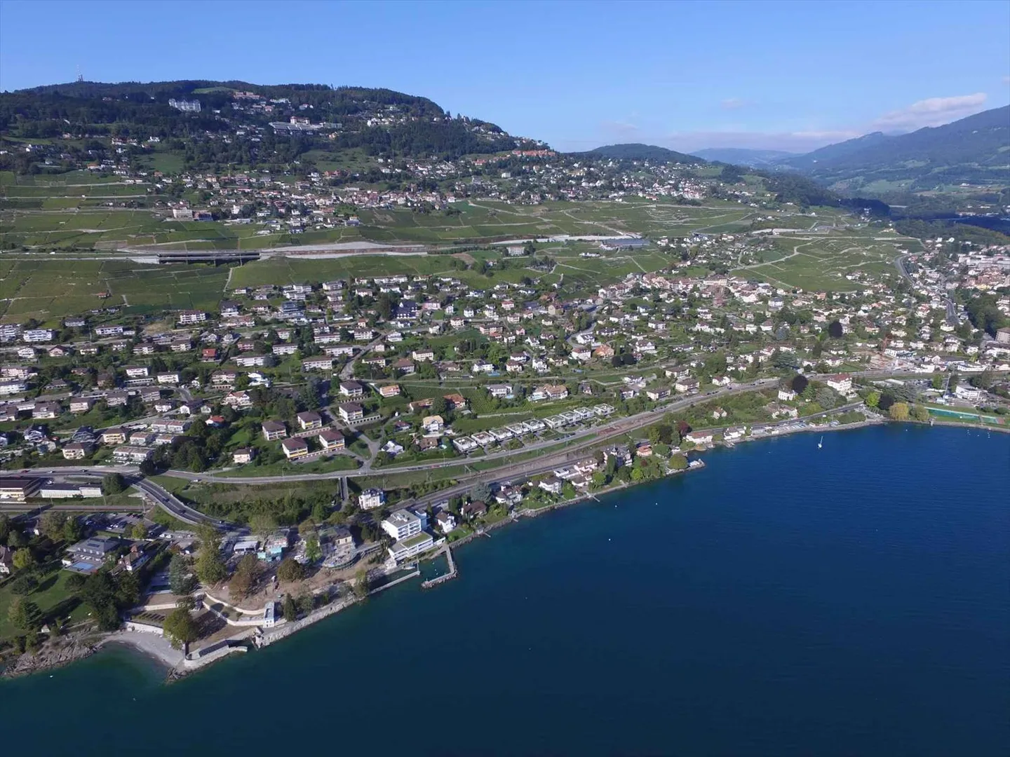 Appartamento luminoso di 4,5 locali con vista sul lago e sulle montagne - Foto 12 di 12