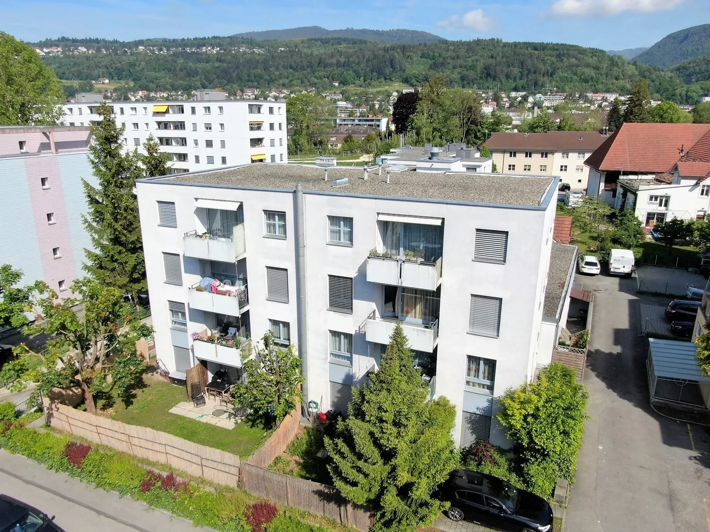 Spacious 4 1/2-room apartments with balcony - Photo 1 of 10