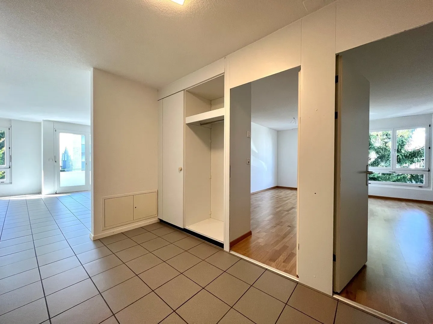 Spacious 4 1/2-room apartments with balcony - Photo 2 of 10