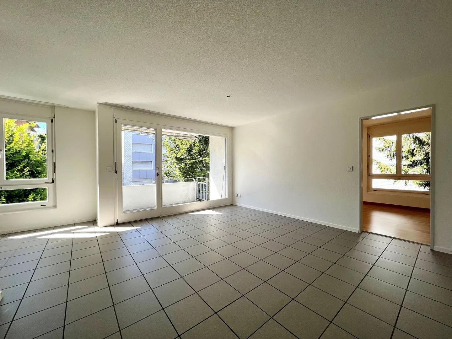 Spacious 4 1/2-room apartments with balcony - Photo 3 of 10